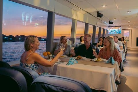 Cruzeiro com jantar ao pôr do sol em Bali Hai