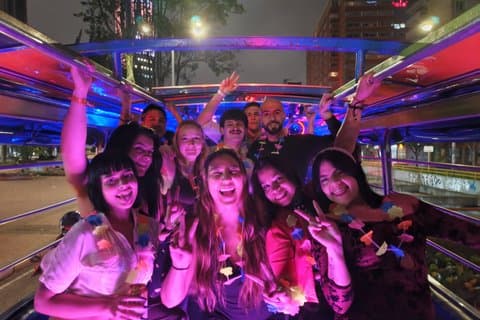 Juegos de beber Party Bus 1H Barra libre Pub Crawl a 4 a 6 clubes