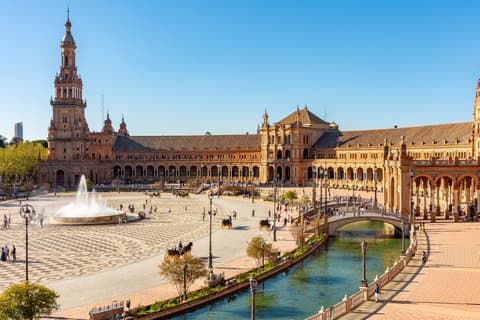 Private Shore Tour: María Luisa Park och Plaza de Españas hemligheter