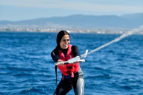 Cagliari en barco: Experiencia avanzada de wakeboard