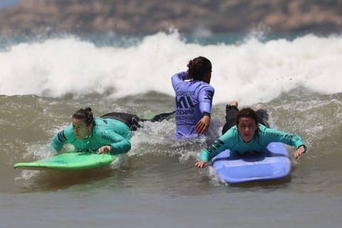 Liten grupp Surflektion i Essaouira 3 timmars erfarenhet