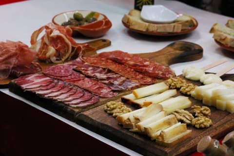 Half-Day Walking Tour Tasting Local Food in Porto