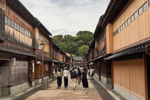 2 Day Private Tour at Shirakawago and Kanazawa by Private Car