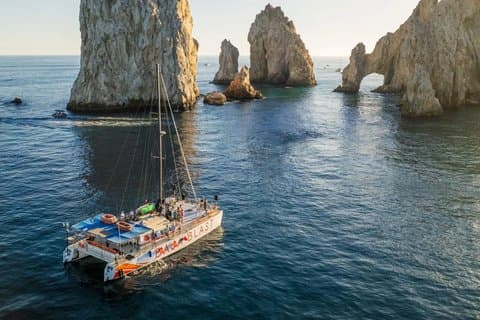 Hotell nära Cabo San Lucas Snorkel Catamaran Dance Floor and Open Bar