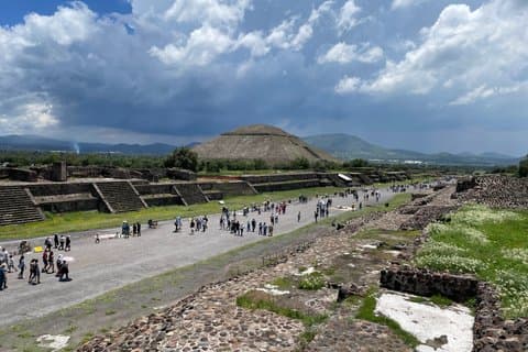 2 - Tag Guadalupe Schrein und Teotihuacan und Xochimilco