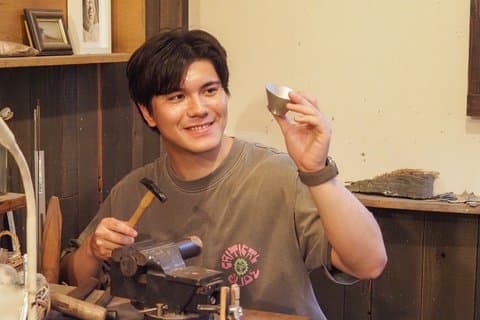 Japanska metallhantverksverkstaden : Gör din Suzu-servis i Osaka