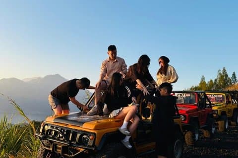 マウント・バトゥール・サンライズ・トレックと4WDジープ・アドベンチャー