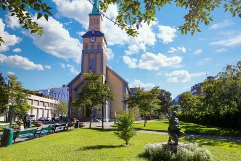 Tromsö Gamla Stan guidad tur med norrskenskryssning