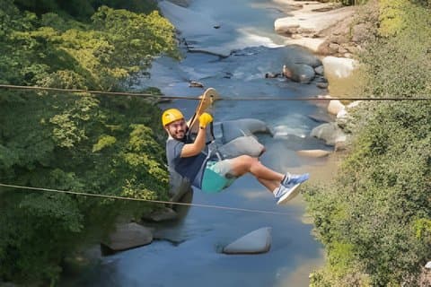 Canopy Zipline og båttur