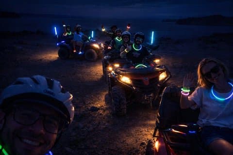 Glow Night ATV QUAD Tour Santorini : Cocktails att följa