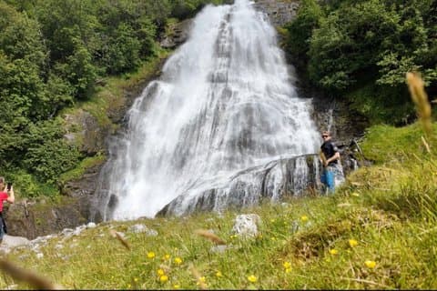 Olden: Glaceiro panorâmico e passeio de cascata com lanches