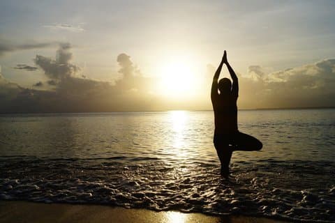Anmeldelse af Antibes Coastal Glow: Yoga & Swim Escape
