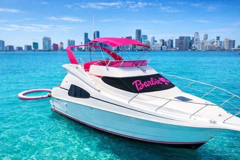 Location de yacht à Miami | 2 jet-skis | Bateau privé | Yacht rose Barbie