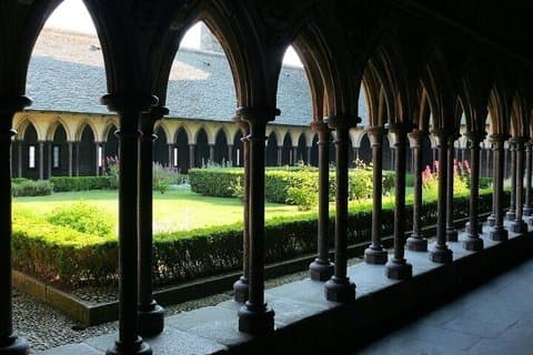 Paris to Mont Saint Michel Private Group Daytrip