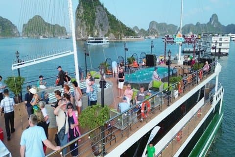 Ha Long Bay dagstur från Hanoi med kajakpaddling, simning och lunch