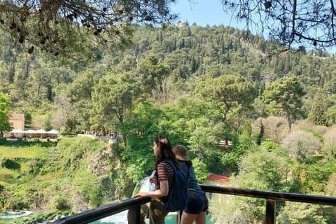 Descubre las cascadas de Krka, explora Trogir y disfruta de una natación