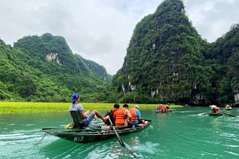 Ninh Binh luxe dagtour naar Hoa Lu Trang An Mua Cave Max 9Pax