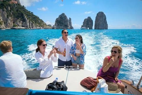 Capri på en dag: All-Inclusive Premium båd tur + ø besøg