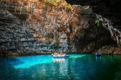 Private Shore Tour: Melissani, Drogarati och Antisamos Beach