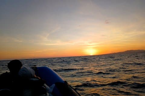 Vila Franca Sonnenuntergangs-Bootsfahrt mit Wein- und Wasseraktivitäten