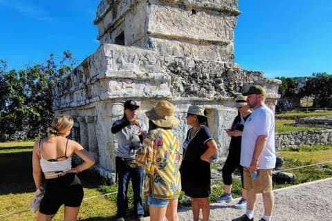 Ruínas de Tulum, nado com tartarugas, 2 cenotes e almoço mexicano.