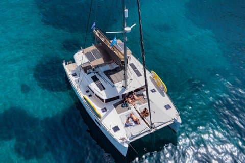 Croisière d'Athènes en catamaran d'une demi-journée : Options matin ou dîner