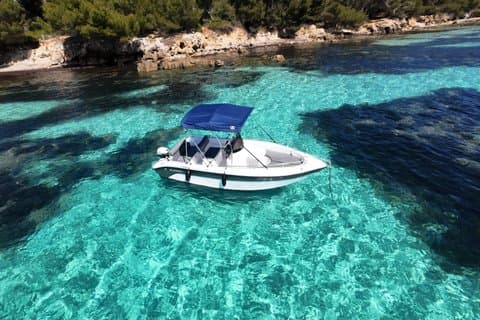 boat trip without a license to the Lérins Islands