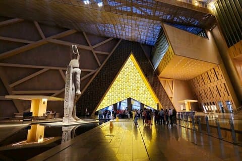 Tour privado do Cairo a partir de Hurghada – Pirâmides de Giza & GEM