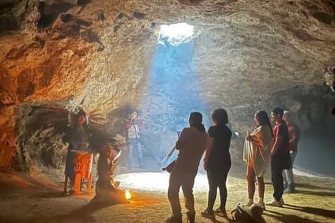 Teotihuacan, cave experience, breakfast and CDMX transportation