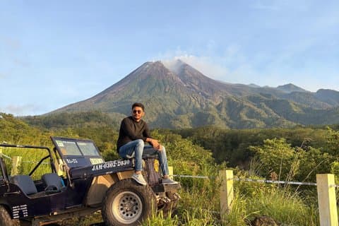 Tour de Yogyakarta Aventura en Jeep Merapi y Rafting en Río