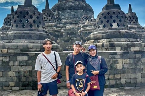 Excursão de dia inteiro ao Templo de Borobudur e ao Templo de Prambanan