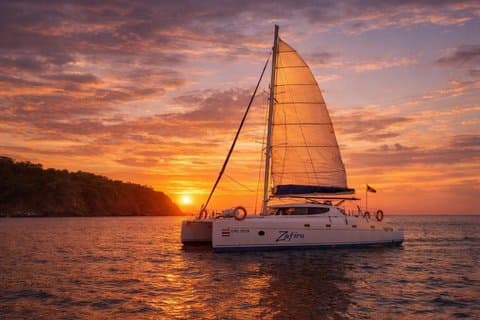 Playa Flamingo Sonnenuntergang Katamaran Kreuzfahrt mit offener Bar & Schnorcheln