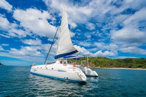 Crociera privata in catamarano mattutino in Costa Rica All Inclusive
