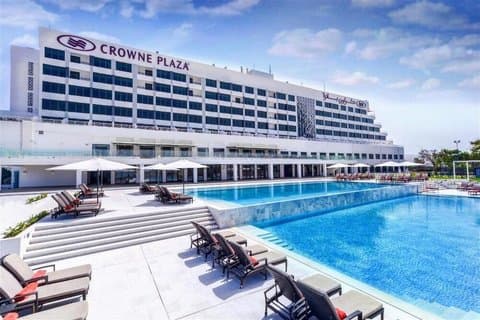 Transfer privato dall'aeroporto al Crowne Plaza Muscat IHG