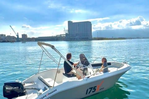 Rental of dinghies and boats with and without skipper