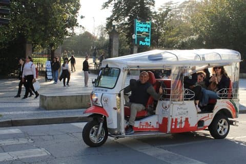 Tour privé de tuk tuk de Porto 4 heures d'expérience de ville, Gaia et Foz