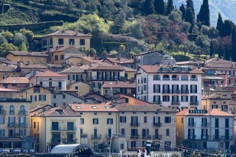 Delt 4-timers bådtur med afgang i Bellagio og Varenna