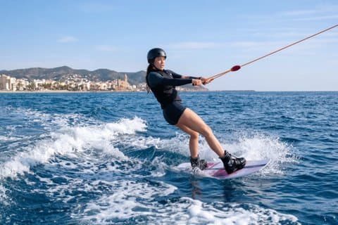 1 timme Wakeboardäventyr i Sitges för alla nivåer