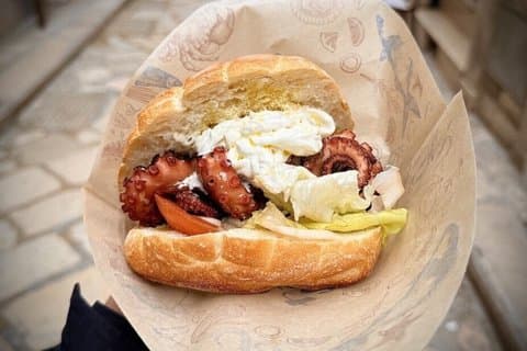 Bari Pescado y Vino Experiencia en Bari Italia