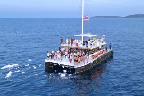 Phuket: Islands Hopping Catamaran Tour with Foam Party