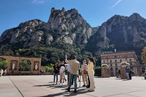 Sagrada Familia & Montserrat Small Group Tour with Hotel pick-up
