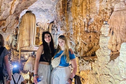 Grottes paradisiaques de Phong Nha depuis la ville de Dong hoi