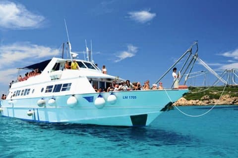 Baja Sardinia & Cannigione : tour in barca all'arcipelago della Maddalena