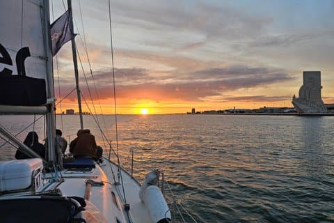 Lissabon: Udsigt over Lissabon slapper af på en sejlbåd-solnedgang eller dagstur
