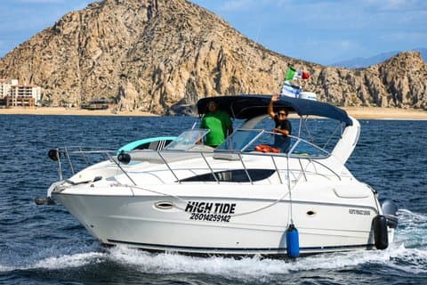 Privéjacht van 32 voet (ca. 9,8 meter) voor 8 personen met catering en open bar in Los Cabos.