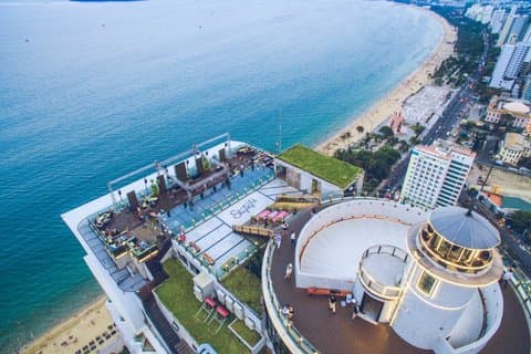 Skylight 360 Skydeck e Rooftop Beach Club em Havana Nha Trang