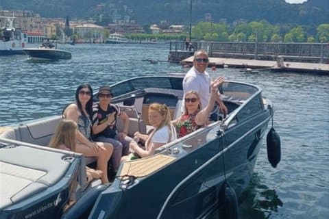 Tour de Lujo de 2 Horas por el Lago de Como : Descubre la Belleza