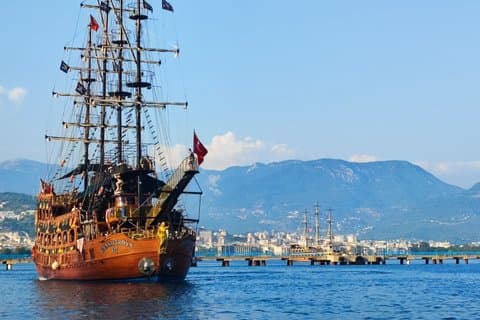 Alanya Boat Tour with Foam Party, Swimming & Hotel Pickup