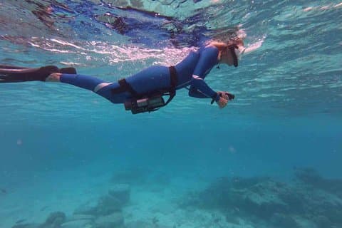 free underflying: become the iron man underwater