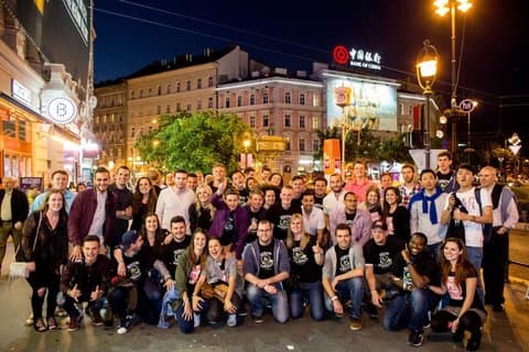 Passeio por pubs nas ruínas originais de Budapeste incluindo 5 doses